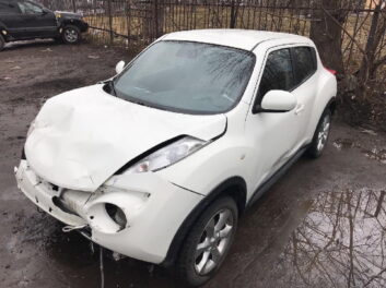 Nissan Juke 2012, 1.6 Вариатор